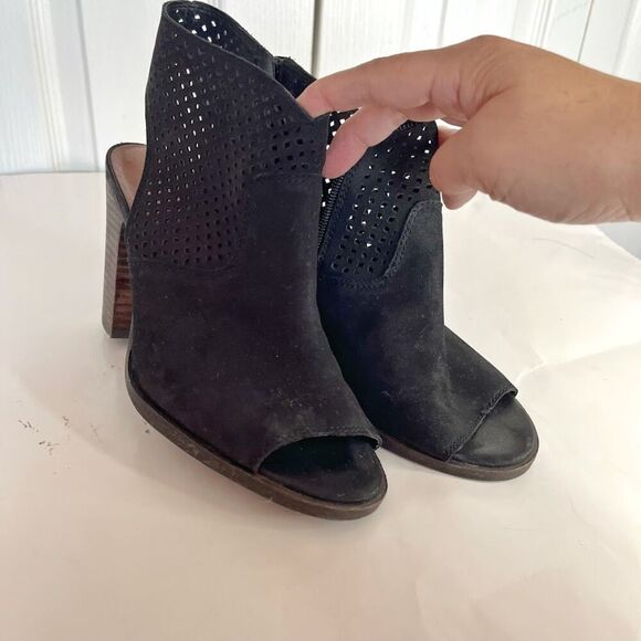 Lucky Brand Lizara Perforated Peep Toe Block Heel Bootie Sandal - Picture 5 of 13